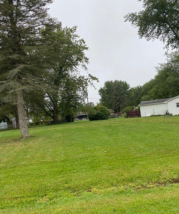 1st image of 2616 Renfrew Dr