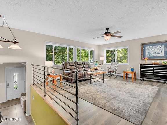 5th image of 941 Woodmar Pl