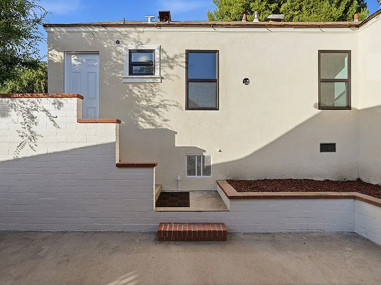 1722 Bel Aire Dr — Photo 32