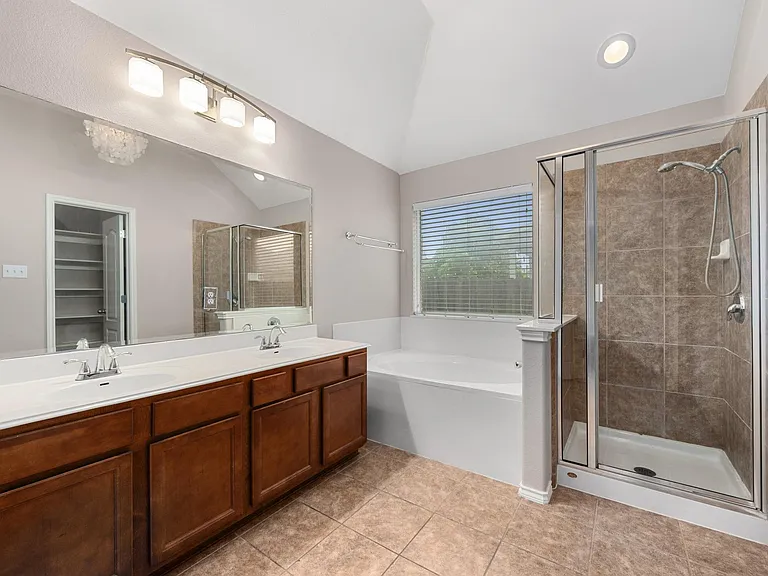 799 Clear Springs Holw — Photo 18