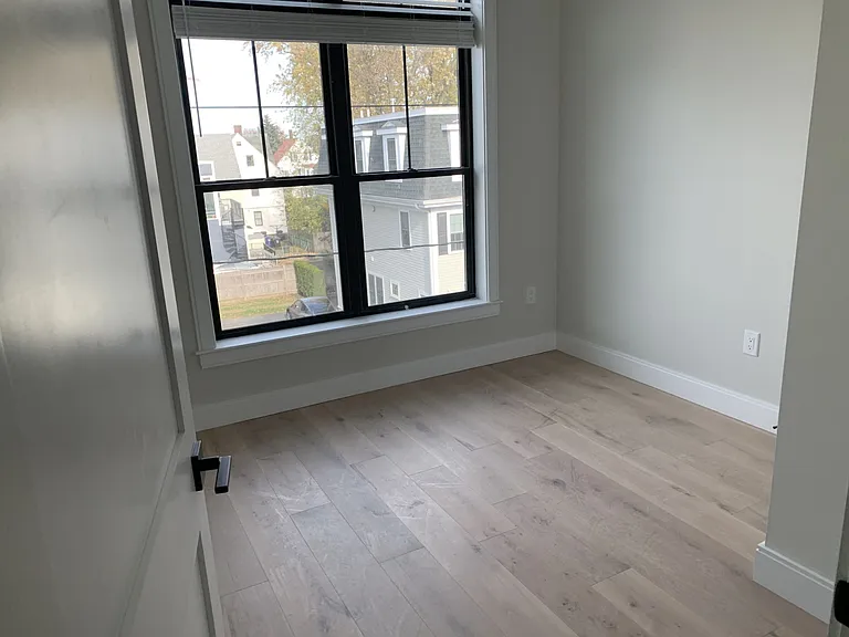 157 Everett St #1 — Photo 5