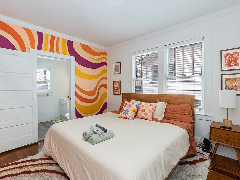 514 E Umstead St — Photo 11