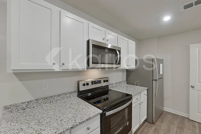 3 bed, 2.5 bath, 1522 sqft, $1,645 — Photo 4