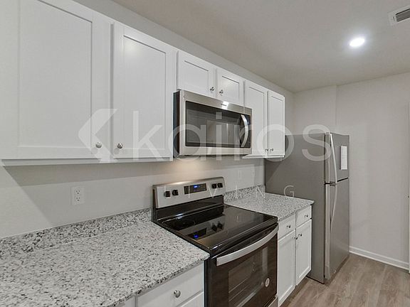 4th image of 528 Ivy Brook Way
