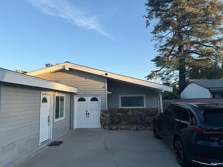 22118 Saticoy St — Photo 2