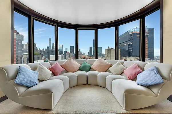 Sold by R New York | media 2
