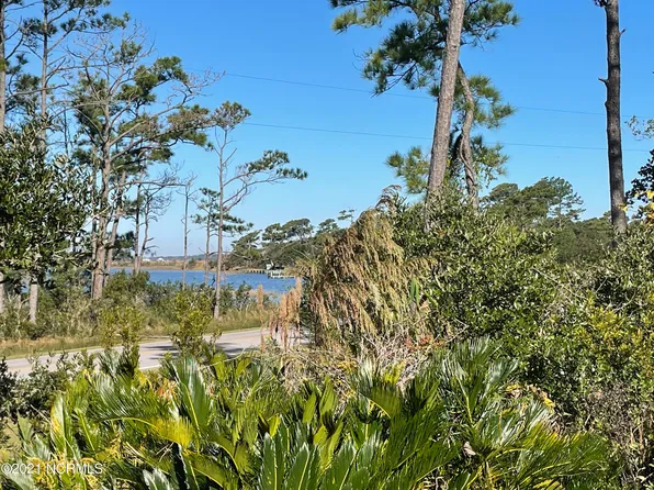 939 Crow Hill Road, Beaufort, NC 28516