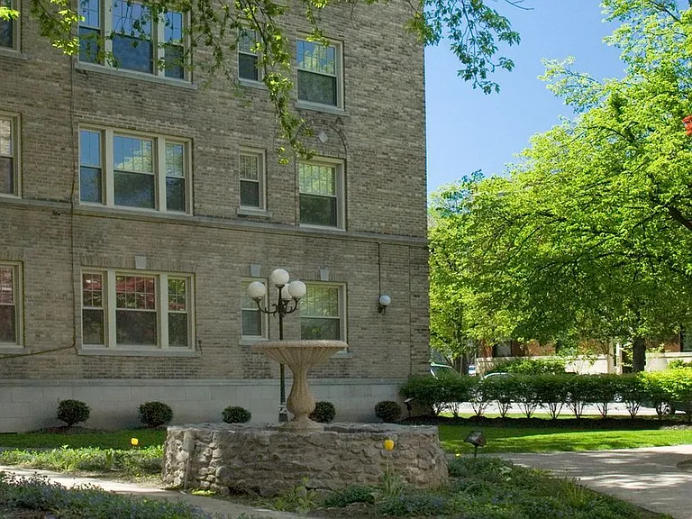 Elliott Apartments — Photo 33