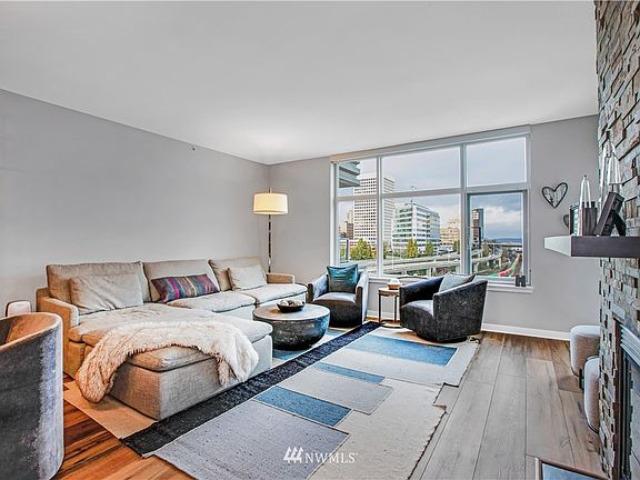 5th image of 1515 Dock St Penthouse 904