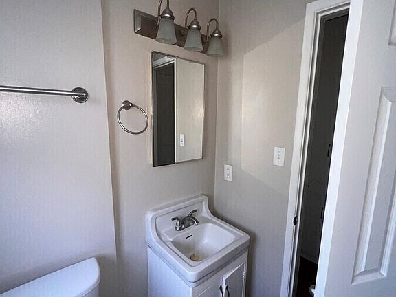 5th image of 335 S Los Robles Ave APT J