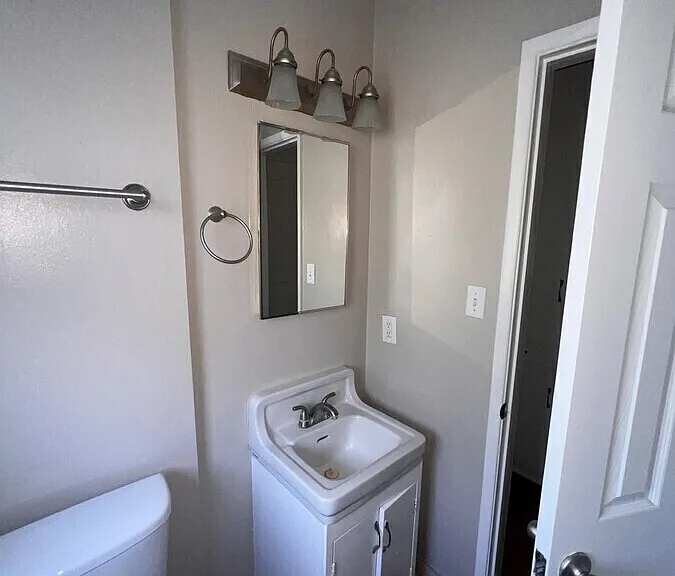 335 S Los Robles Ave #J — Photo 5