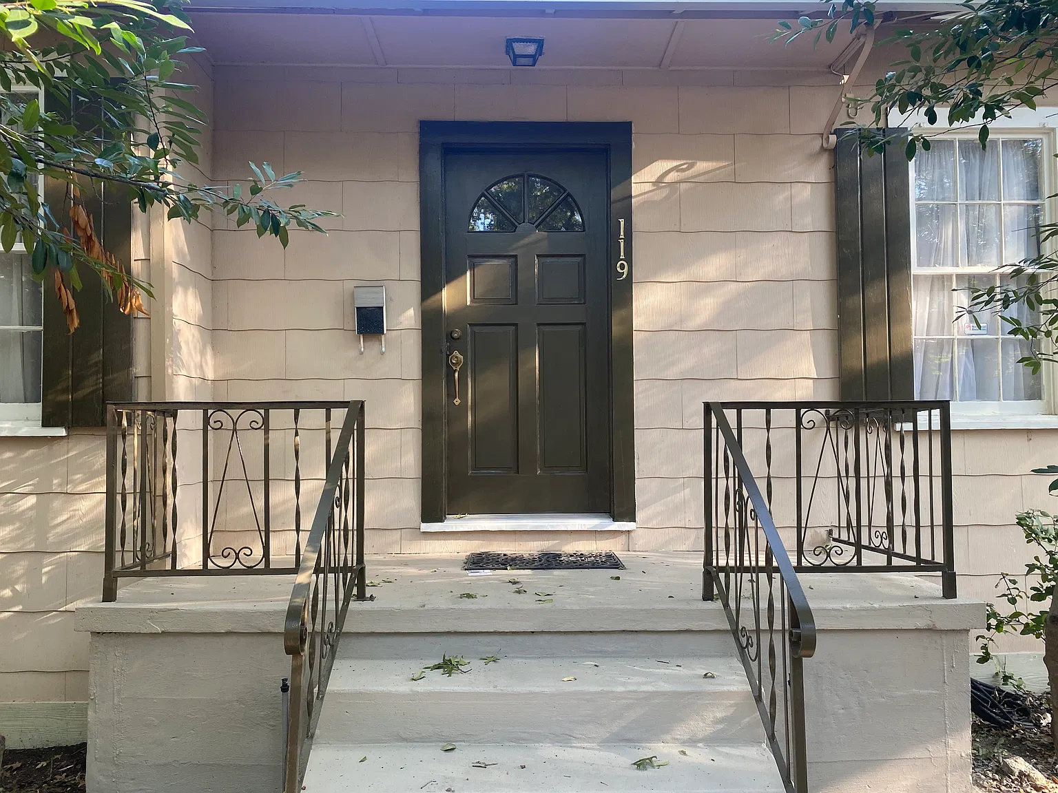 3 bed, 1294 sqft, $2,400 — Photo 2