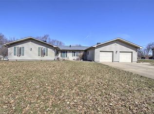 40 Hickory Point Ct, Forsyth, IL 62535