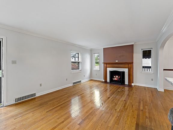 5th image of 415 Pershing Dr