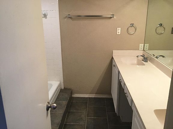 3rd image of 2205 Crooked Oak Ct