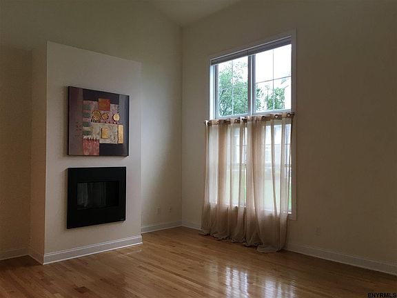 4th image of 24 Mulberry Dr