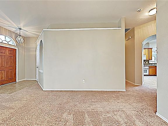 3rd image of 4833 Summer Oaks Ln