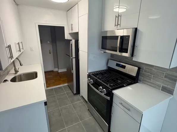 (undisclosed Address), Fresh Meadows, NY 11365