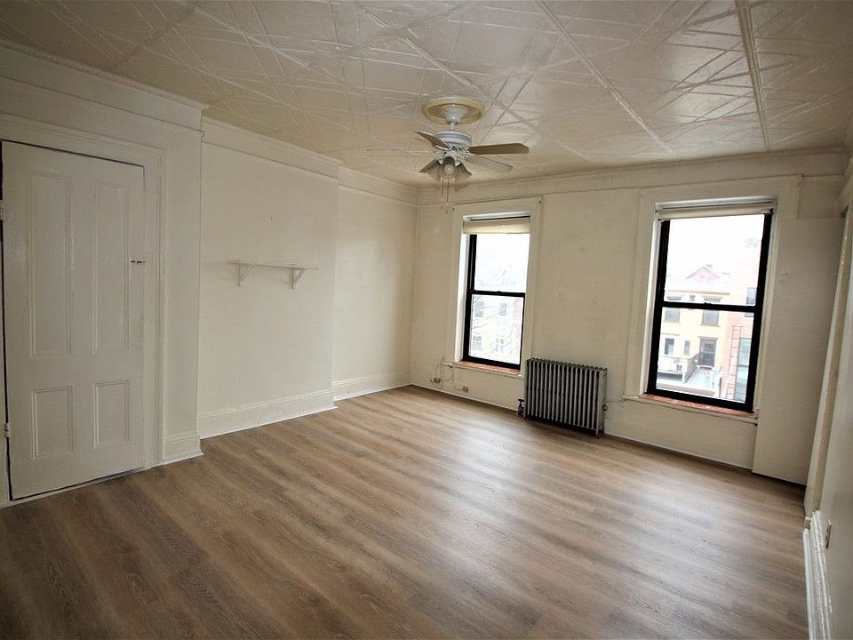 2nd image of 223 Sackett St #5