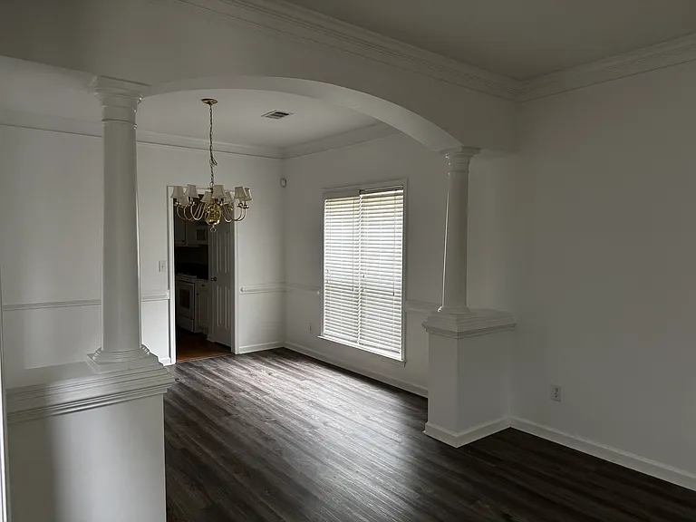 1223 Crescentwood Ln — Photo 3
