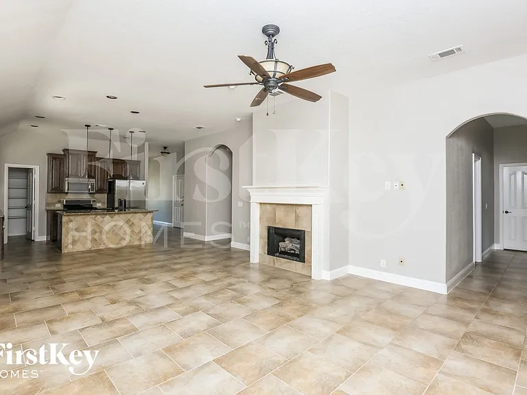 964 Tara Dr — Photo 3