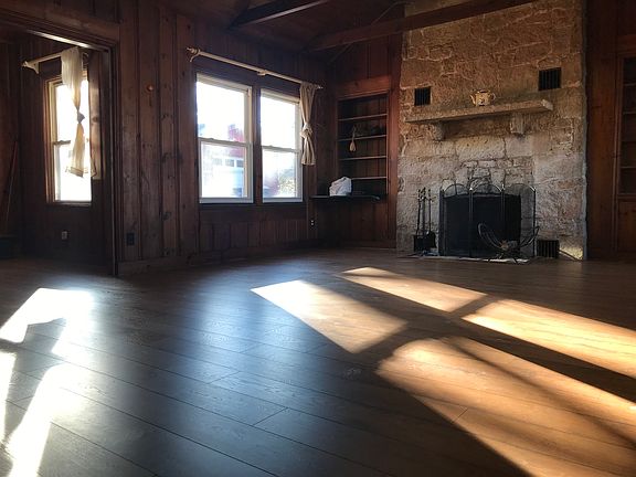 5th image of 902 Hillview Ave