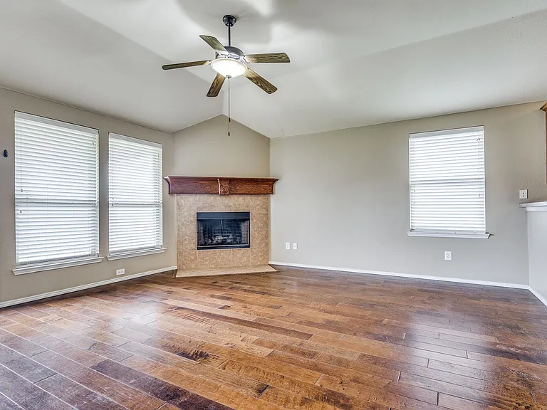 1301 Red River Dr — Photo 3