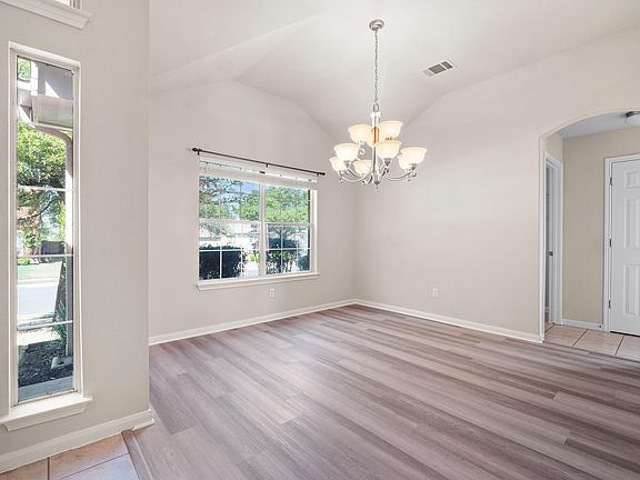 5th image of 429 Falcon Ln