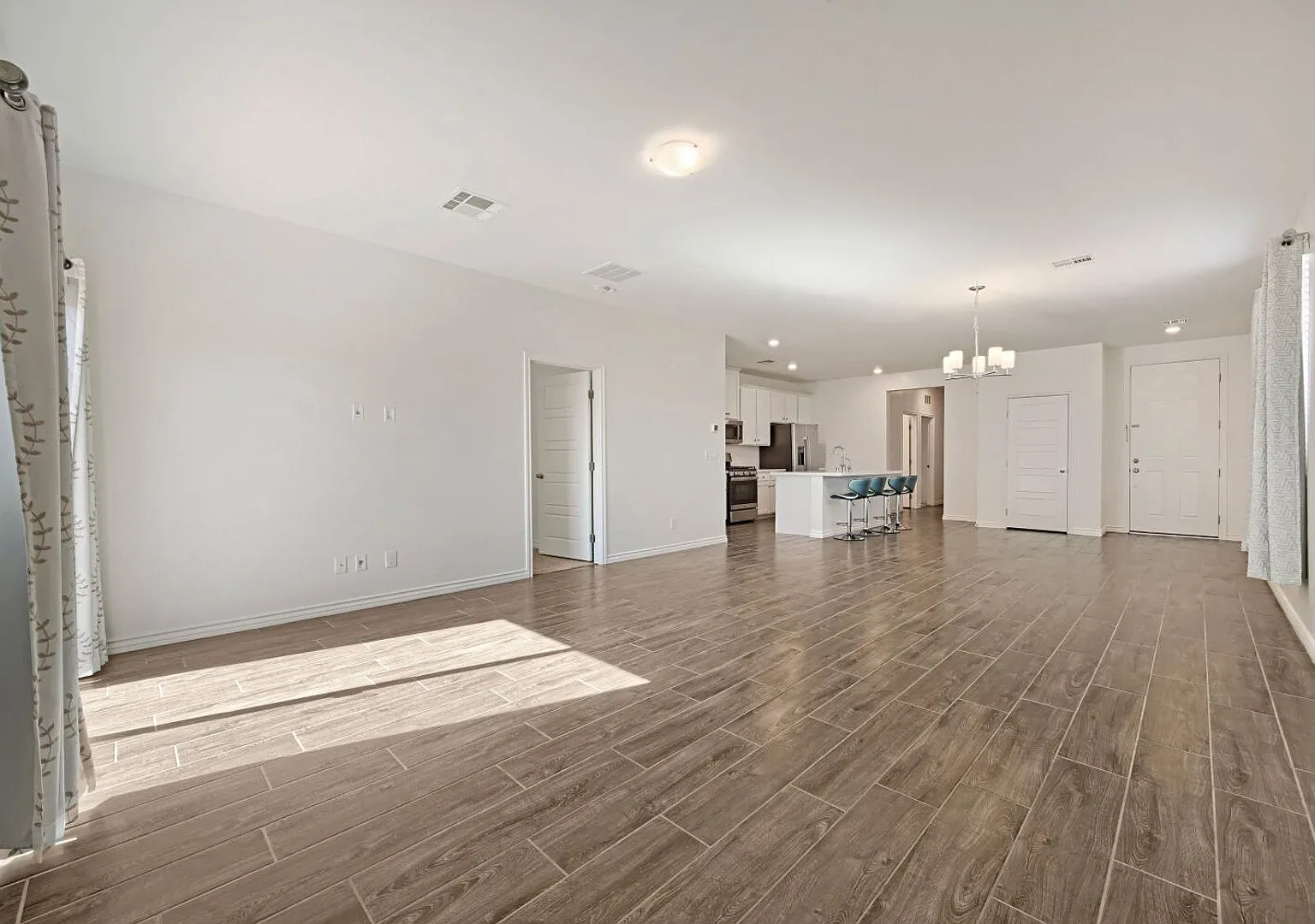 Newly Built 3 Bedroom Home in Gated Community — Photo 4