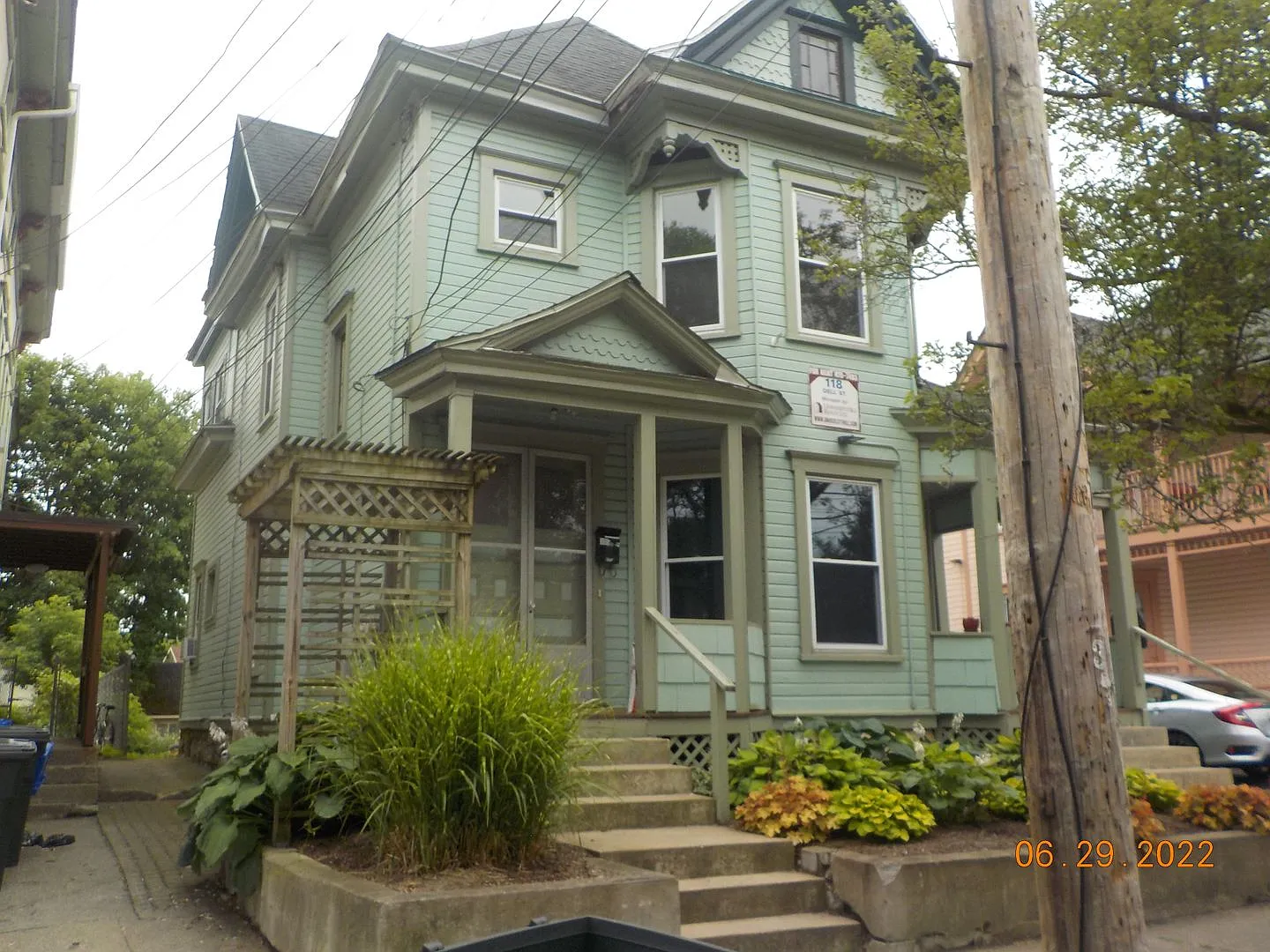 118 Dell St Apt 2 - Available 07/01/2027 - Beautiful 3 Bedroom Near Shops & Eateries — Photo 4