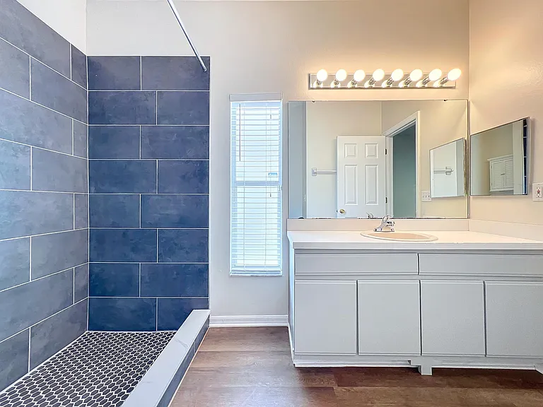 4214 Pacifica Dr — Photo 8