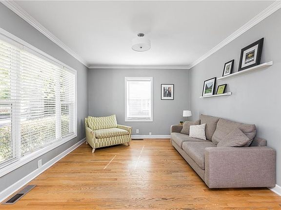 3rd image of 5224 N Kingsley Dr