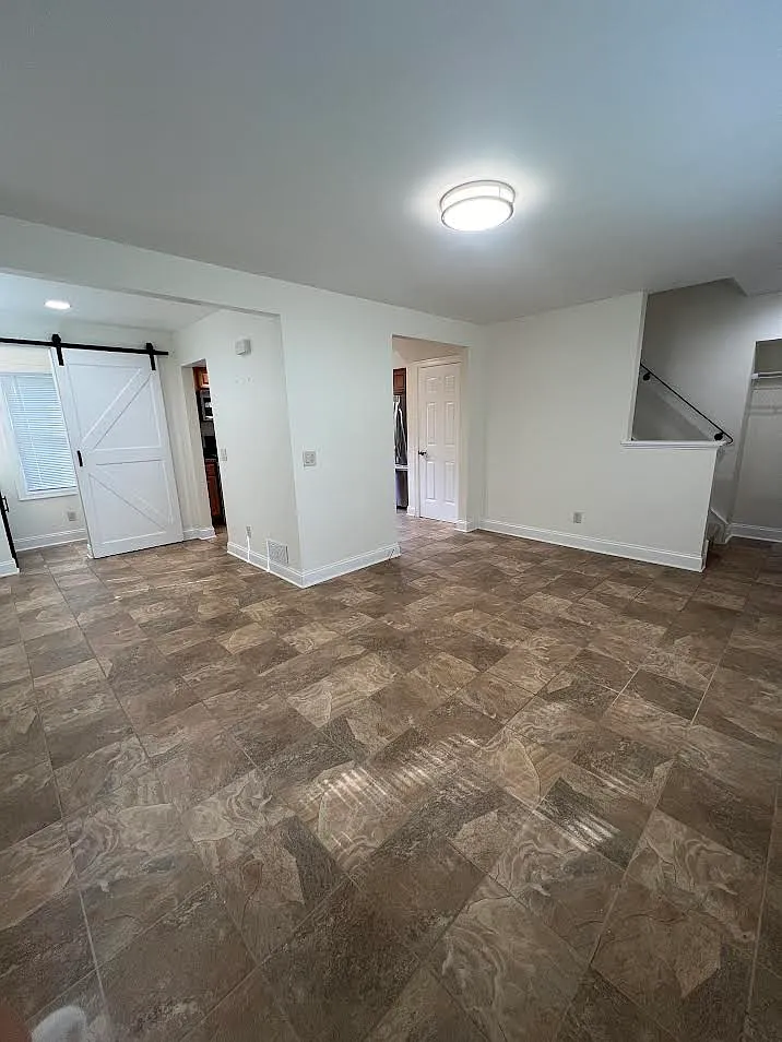 3 bed, 1.5 bath, 1202 sqft, $1,995 — Photo 3