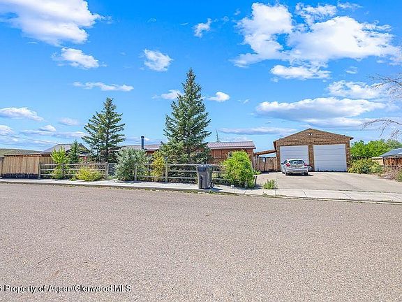 4th image of 2110 Alder Pl