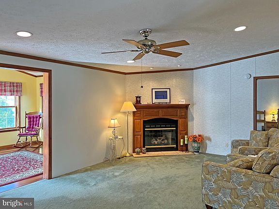 5th image of 25926 Walnut St #38