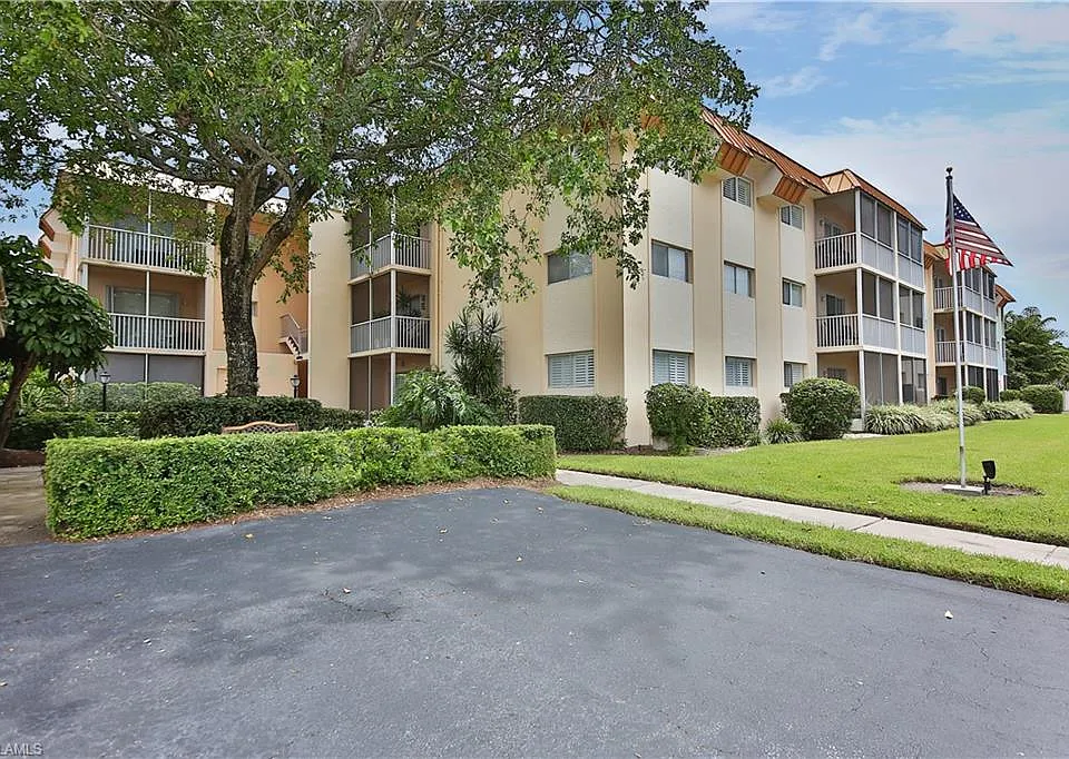 1100 Gulf Shore Blvd N #207