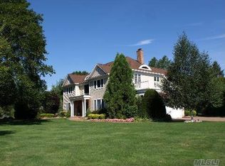 6 Green Meadow Ln, Huntington, NY 11743