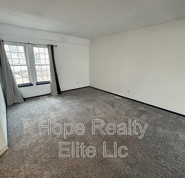 2079 Sussex Ln — Photo 17