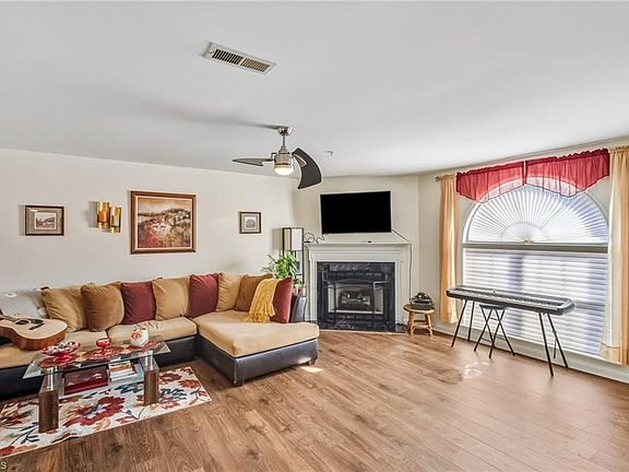 3rd image of 312 Quietwood Dr