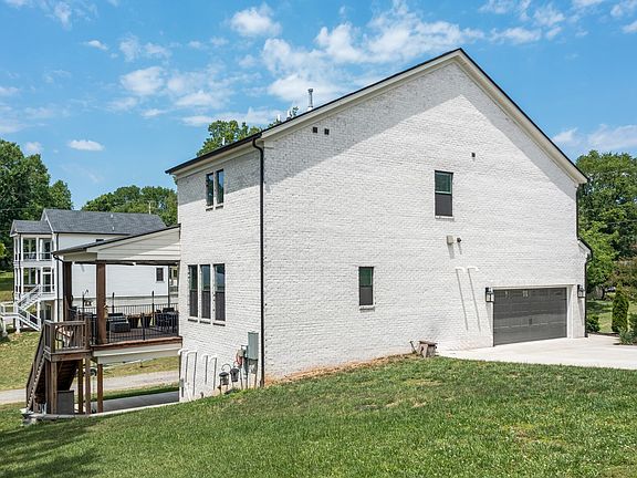 3rd image of 104 Ruby Dr