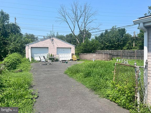 5th image of 325 Martin Dr