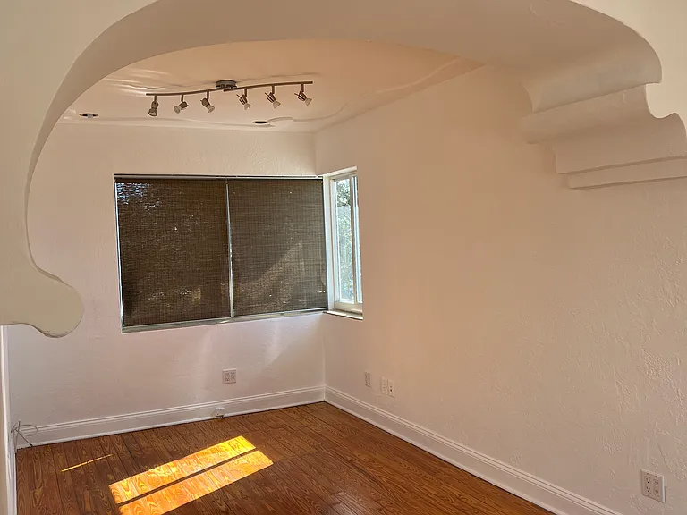 1704 N Dixie Hwy — Photo 8
