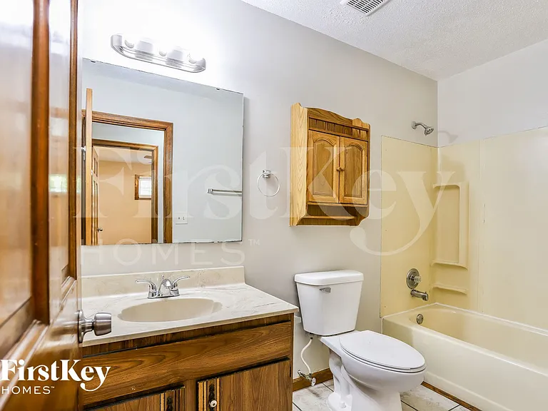 405 Montbrook Dr — Photo 13