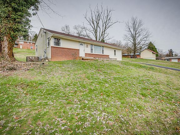 3rd image of 209 Kimberly Dr