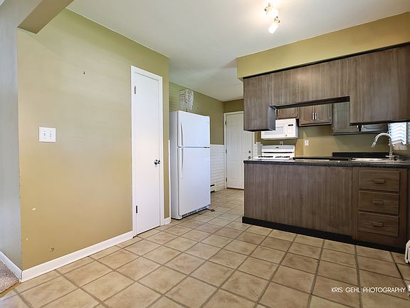4th image of 10132 W Ford Ave