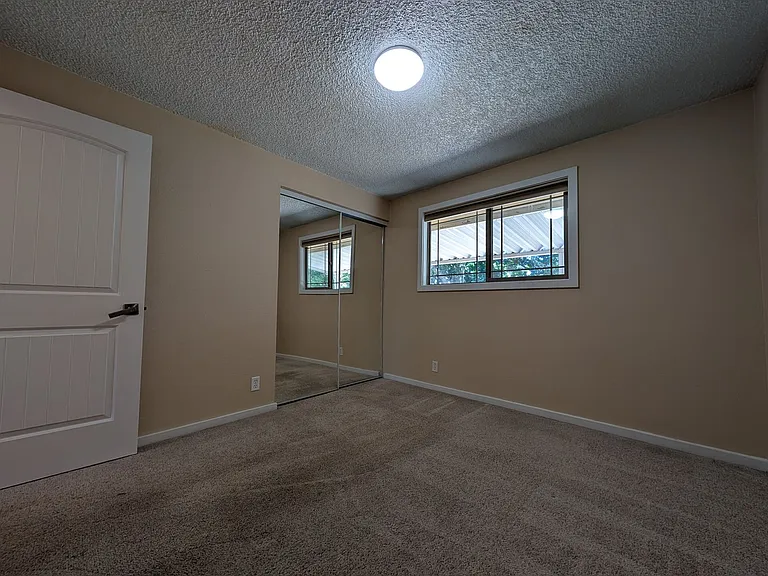 2145 Laurelhurst Dr — Photo 10