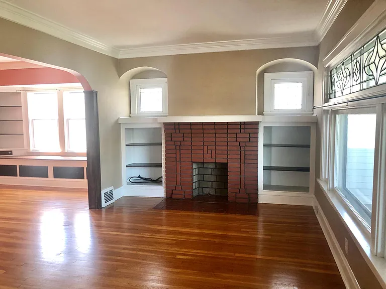 2043 Waterbury Rd — Photo 2