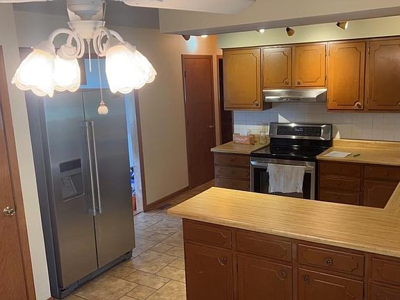 4th image of 402 S Hickory Ln