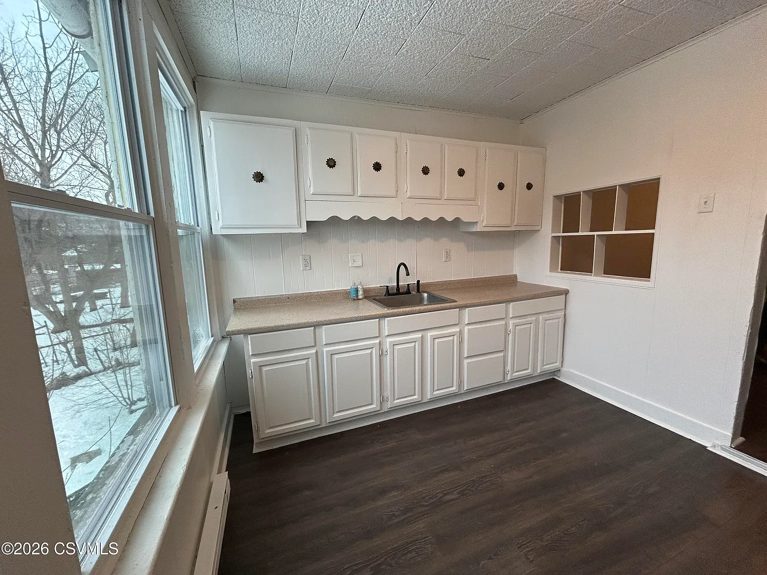 3 bed, 700 sqft, $950 — Photo 1