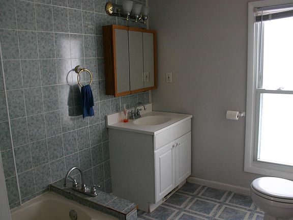 4th image of 115 Newburn Dr